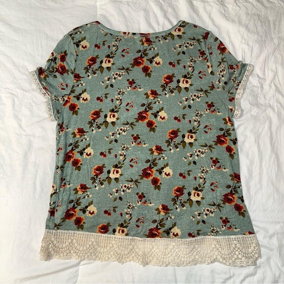 Rewind | Lace Trim Short Sleeve Crewneck Floral Rose Print Blouse - Picture 5 of 11